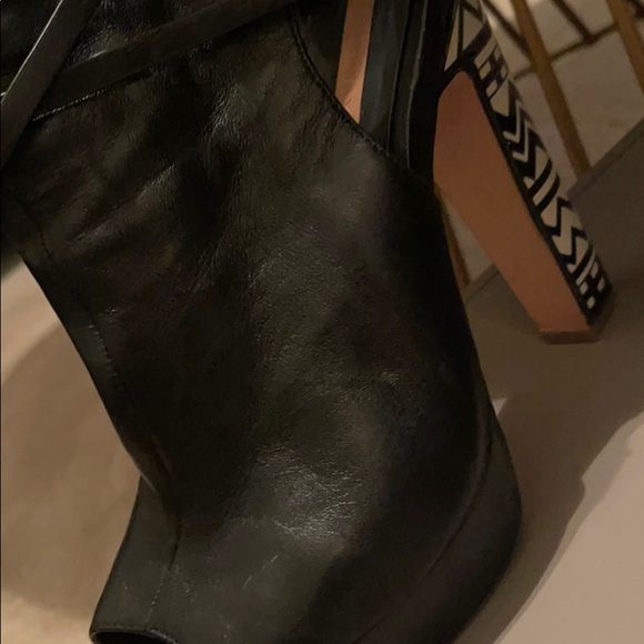 BCBGMaxAzria Heels - Picture 6 of 10
